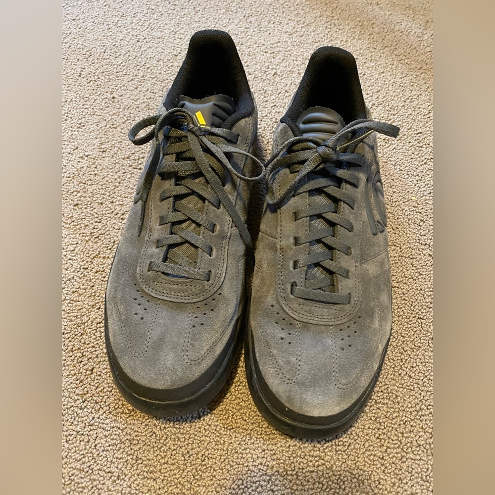 Adidas mens 510 sneaks in grey